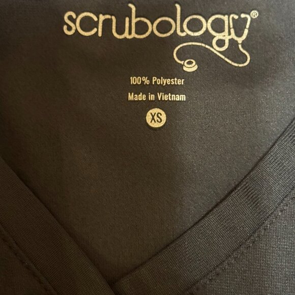Scrubology Scrubs set in grey - Picture 6 of 13